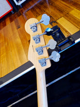 Load image into Gallery viewer, Fender American Jazz Bass 2007
