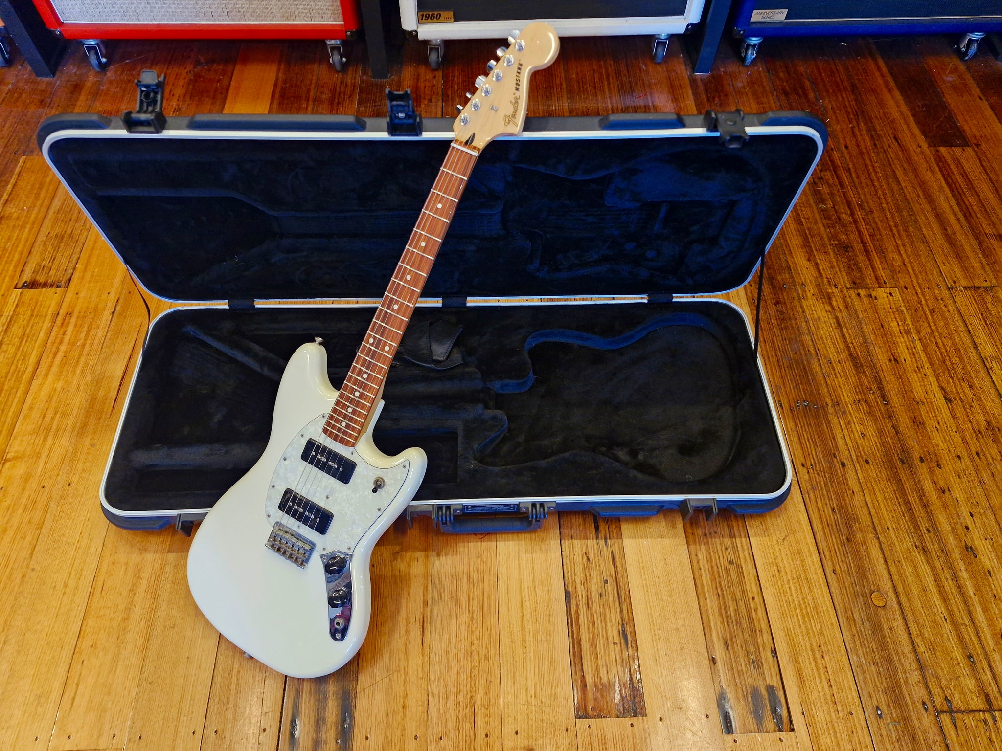 Fender Mustang 2017 - Mexico – Classic Guitars and Amps