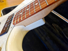 Load image into Gallery viewer, Fender Mustang 2017 - Mexico
