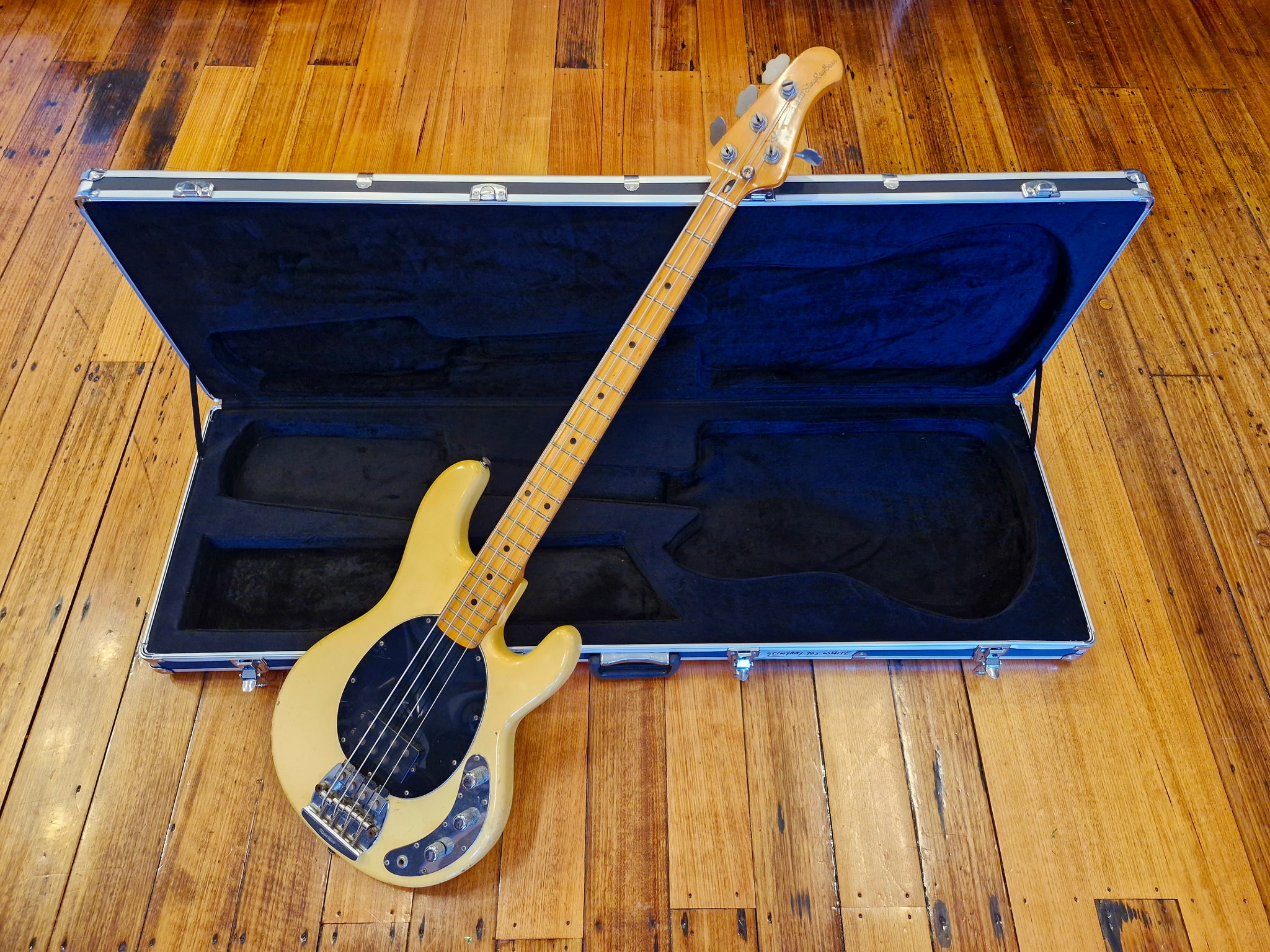 Vintage Musicman Stingray 1979 – Classic Guitars and Amps