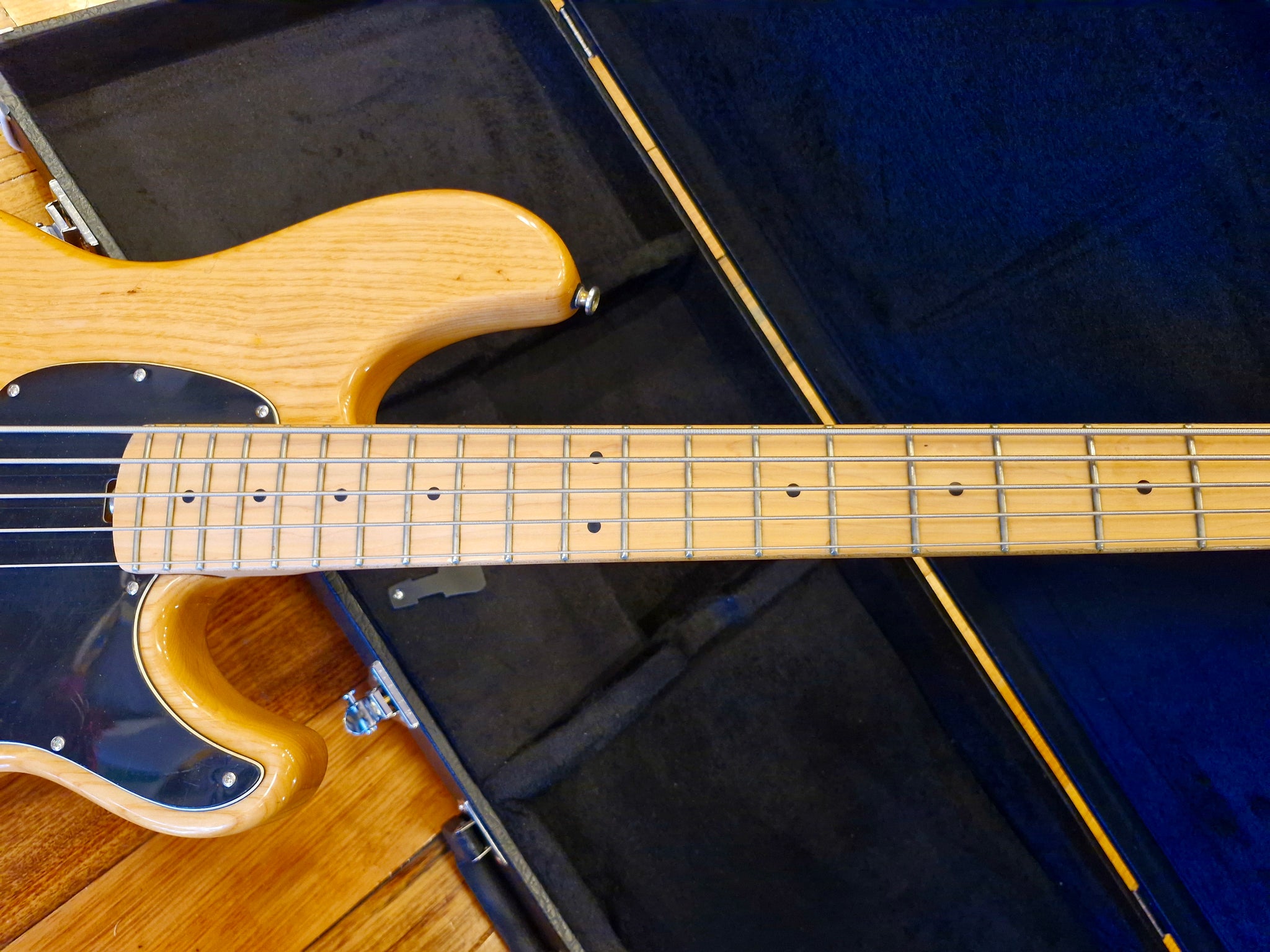 Ibanez ATK305 5-string – Classic Guitars and Amps
