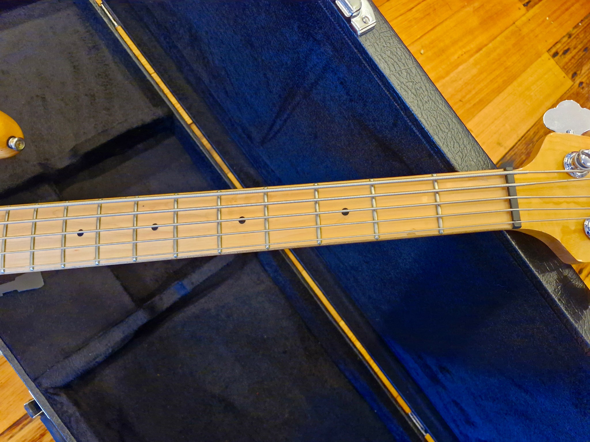 Ibanez ATK305 5-string – Classic Guitars and Amps