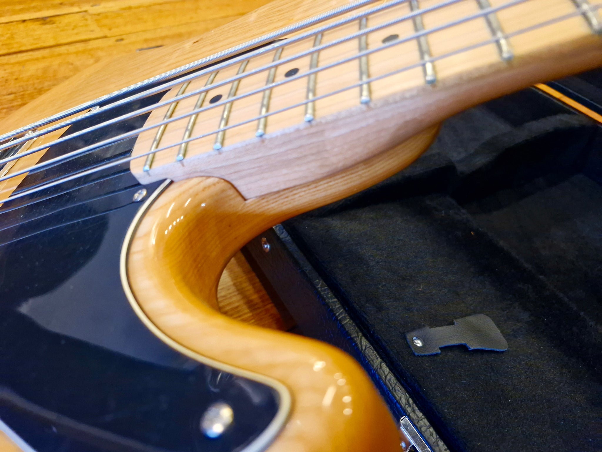 Ibanez ATK305 5-string – Classic Guitars and Amps
