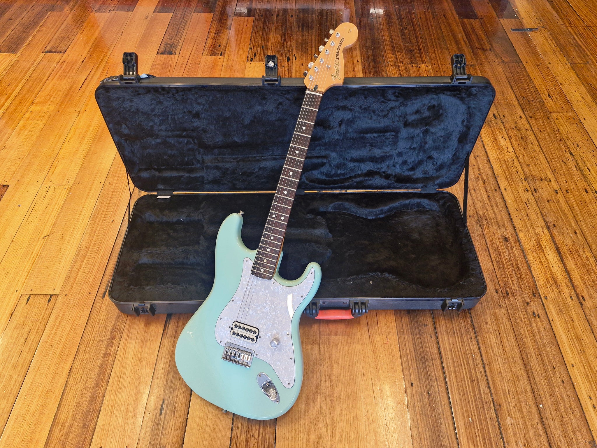 Fender Tom Delonge Stratocaster - 2002 – Classic Guitars and Amps