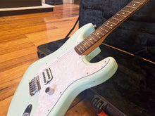 Load image into Gallery viewer, Fender Tom Delonge Stratocaster - 2002
