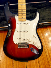 Load image into Gallery viewer, Fender Player Stratocaster MN 3TS - 2020
