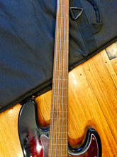 Load image into Gallery viewer, Squier Classic Vibe 60s Jazz Bass Fretless
