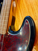 Load image into Gallery viewer, Squier Classic Vibe 60s Jazz Bass Fretless
