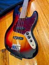 Load image into Gallery viewer, Squier Classic Vibe 60s Jazz Bass Fretless
