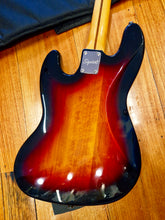 Load image into Gallery viewer, Squier Classic Vibe 60s Jazz Bass Fretless
