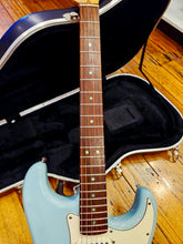 Load image into Gallery viewer, Fender special order Japanese deluxe Stratocaster - 2006
