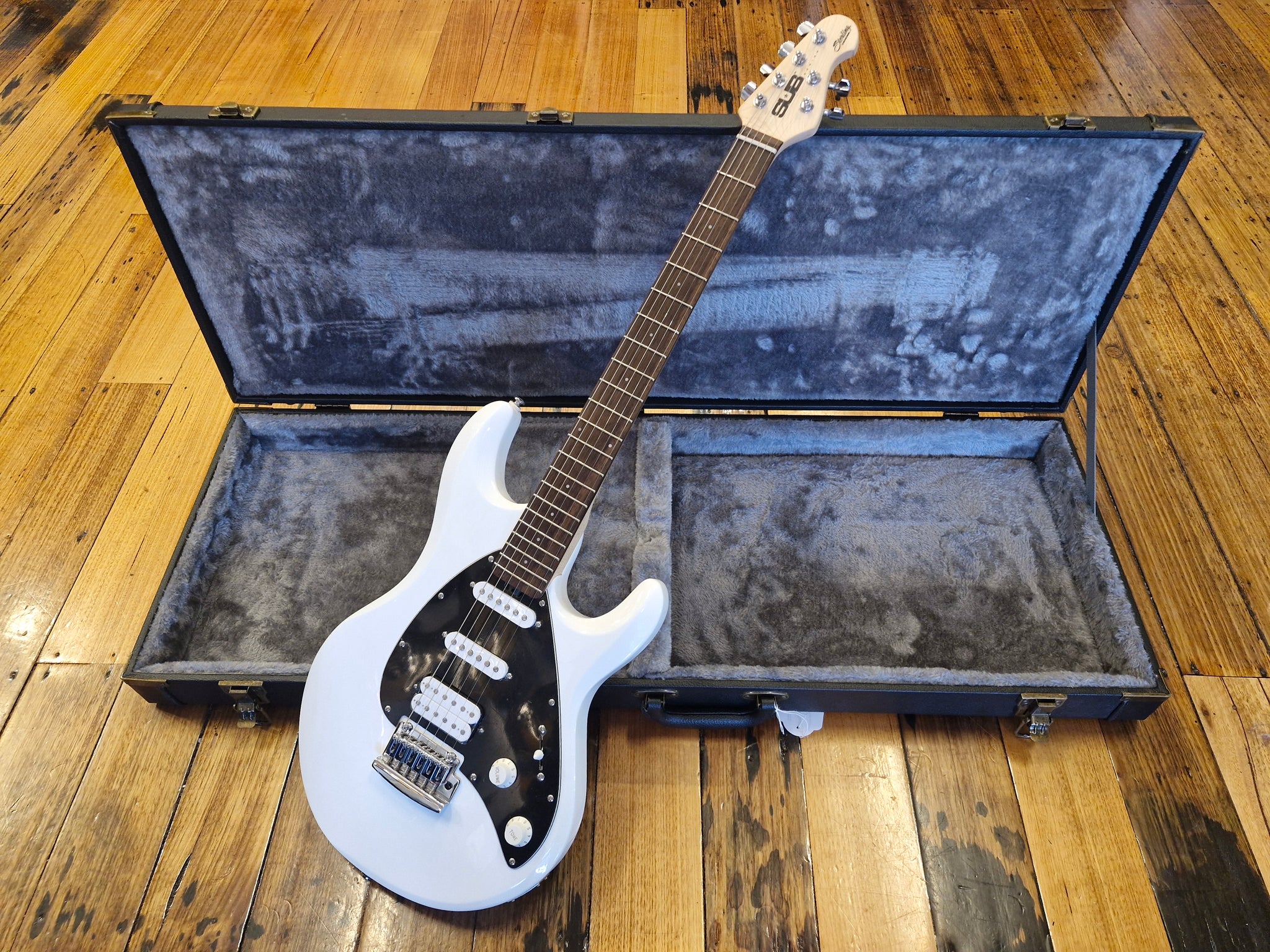 Musicman Sterling SUB – Classic Guitars and Amps