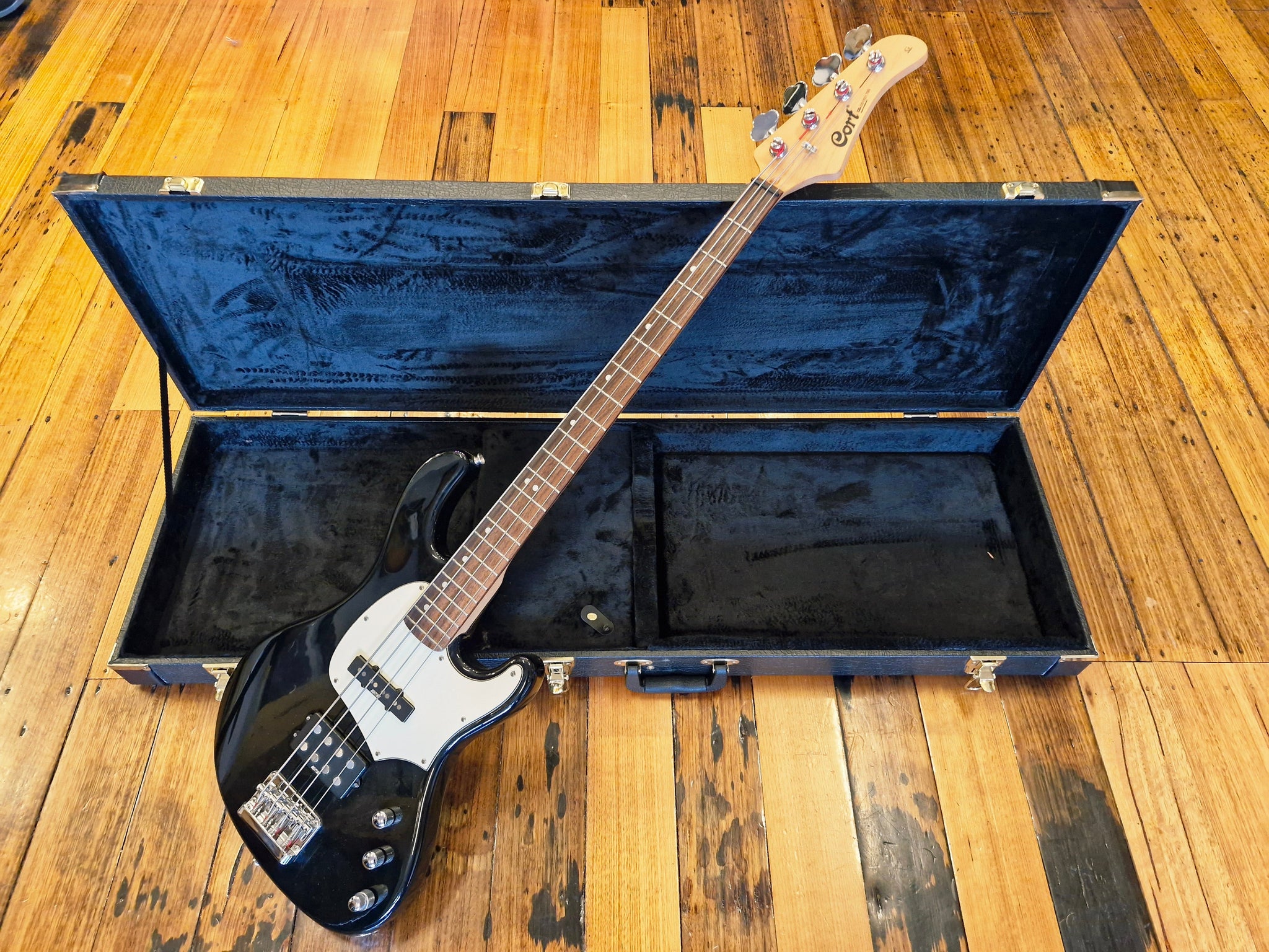 Cort GB34A – Classic Guitars and Amps