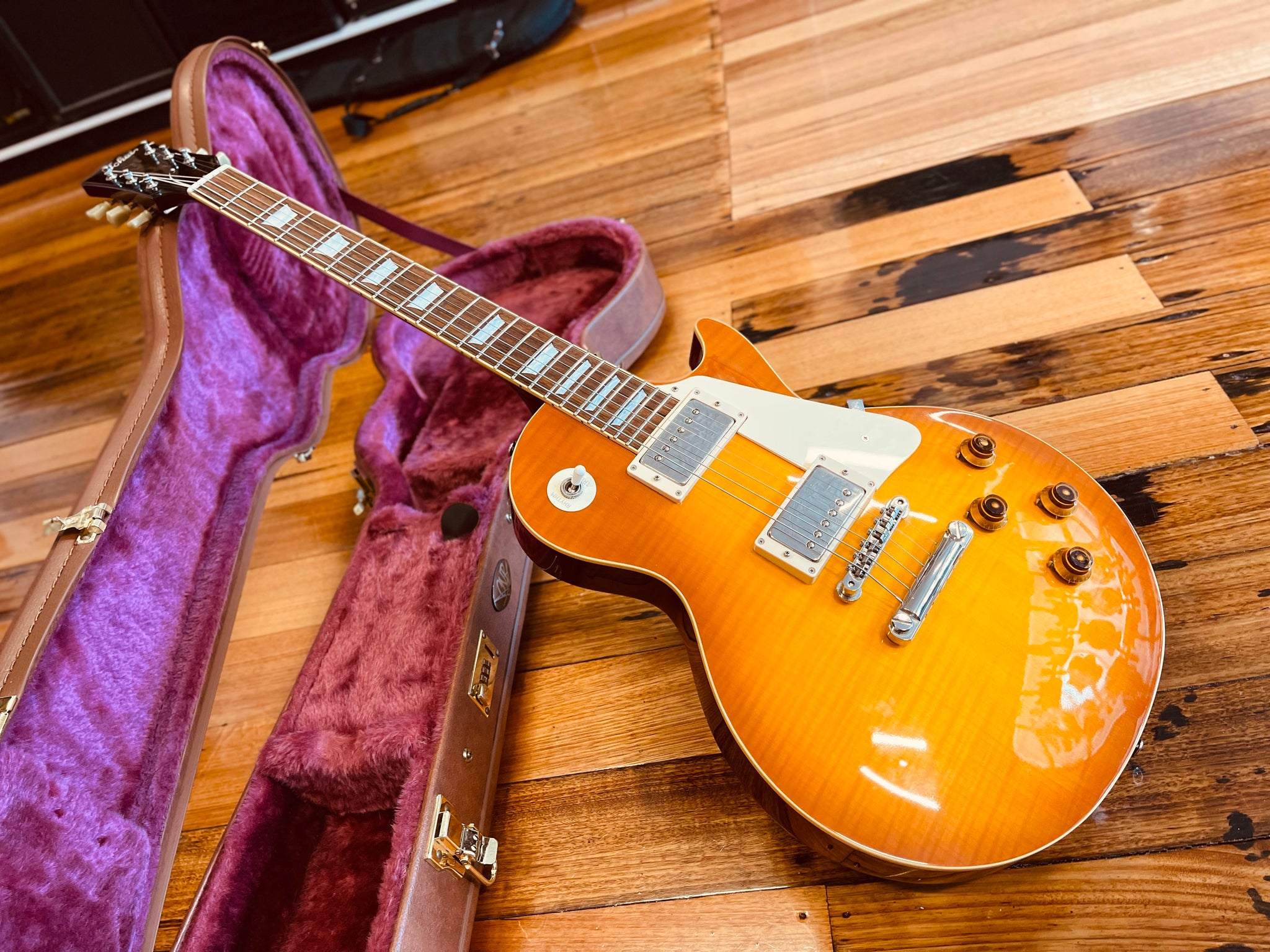 Tokai 'Vintage Series' LS-129 – Classic Guitars and Amps