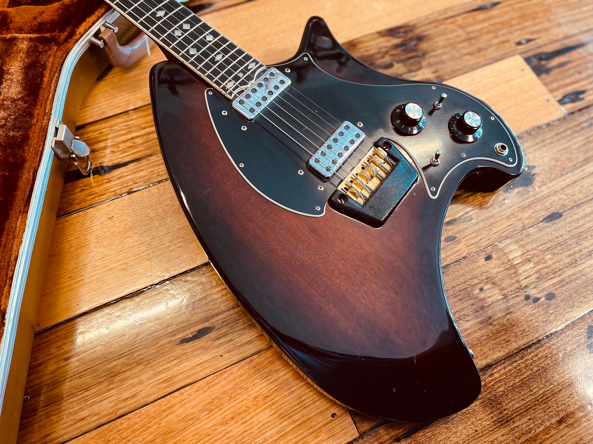Ovation Deacon – Classic Guitars and Amps