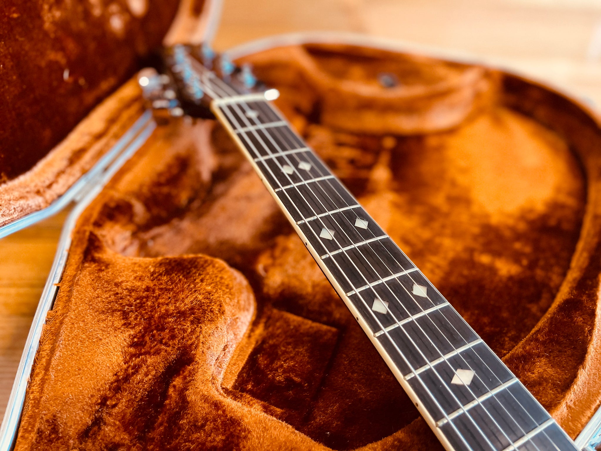 Ovation Deacon – Classic Guitars and Amps