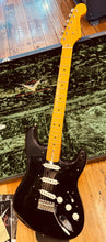 Load image into Gallery viewer, Fender David Gilmour Custom shop - 2011
