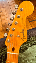 Load image into Gallery viewer, Fender David Gilmour Custom shop - 2011
