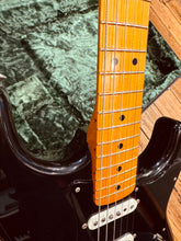 Load image into Gallery viewer, Fender David Gilmour Custom shop - 2011
