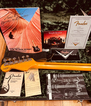 Load image into Gallery viewer, Fender David Gilmour Custom shop - 2011
