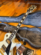 Load image into Gallery viewer, Gibson Les Paul Custom shop 2021 - Alpine White
