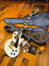 Load image into Gallery viewer, Gibson Les Paul Custom shop 2021 - Alpine White
