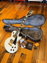 Load image into Gallery viewer, Gibson Les Paul Custom shop 2021 - Alpine White
