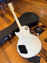 Load image into Gallery viewer, Gibson Les Paul Custom shop 2021 - Alpine White

