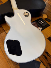 Load image into Gallery viewer, Gibson Les Paul Custom shop 2021 - Alpine White
