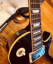 Load image into Gallery viewer, Gibson 2009 Florentine Les Paul
