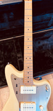 Load image into Gallery viewer, Squier 40th anniversary Jazzmaster
