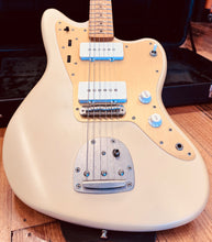 Load image into Gallery viewer, Squier 40th anniversary Jazzmaster
