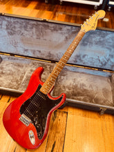 Load image into Gallery viewer, Fender Stratocaster Hardtail 1978 - Rare Trans Red
