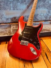 Load image into Gallery viewer, Fender Stratocaster Hardtail 1978 - Rare Trans Red
