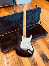 Load image into Gallery viewer, Fender American Standard Stratocaster (2015)
