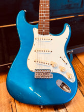 Load image into Gallery viewer, Fender Stratocaster – Made in Japan (1997) – Electric Blue
