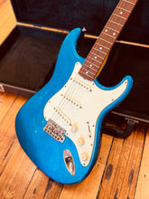 Load image into Gallery viewer, Fender Stratocaster – Made in Japan (1997) – Electric Blue
