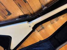 Load image into Gallery viewer, Epiphone Flying V 67' Reissue
