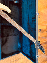 Load image into Gallery viewer, Washburn Force ABT B-20 - 1990
