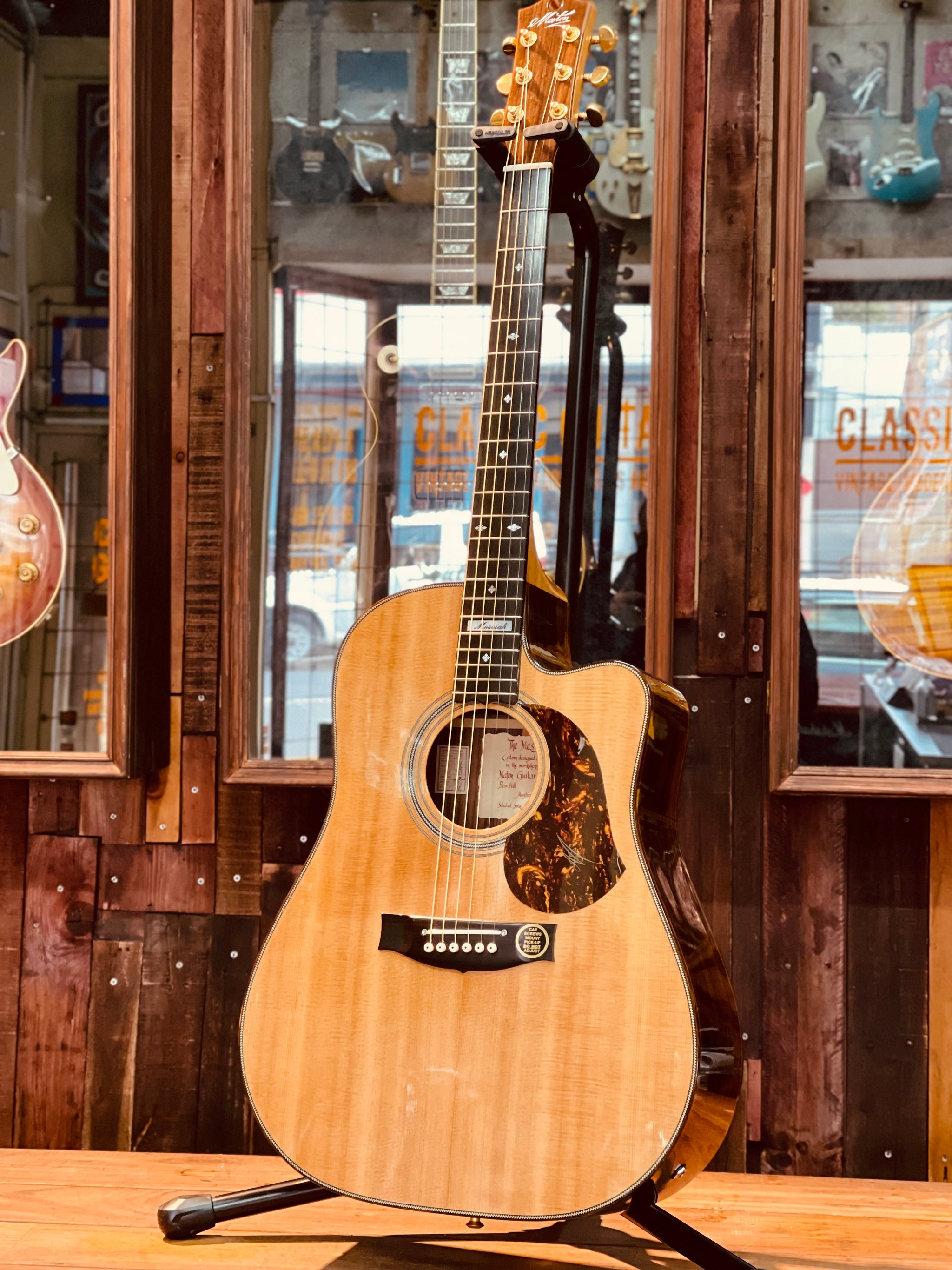 Maton Messiah EM100C – Classic Guitars and Amps