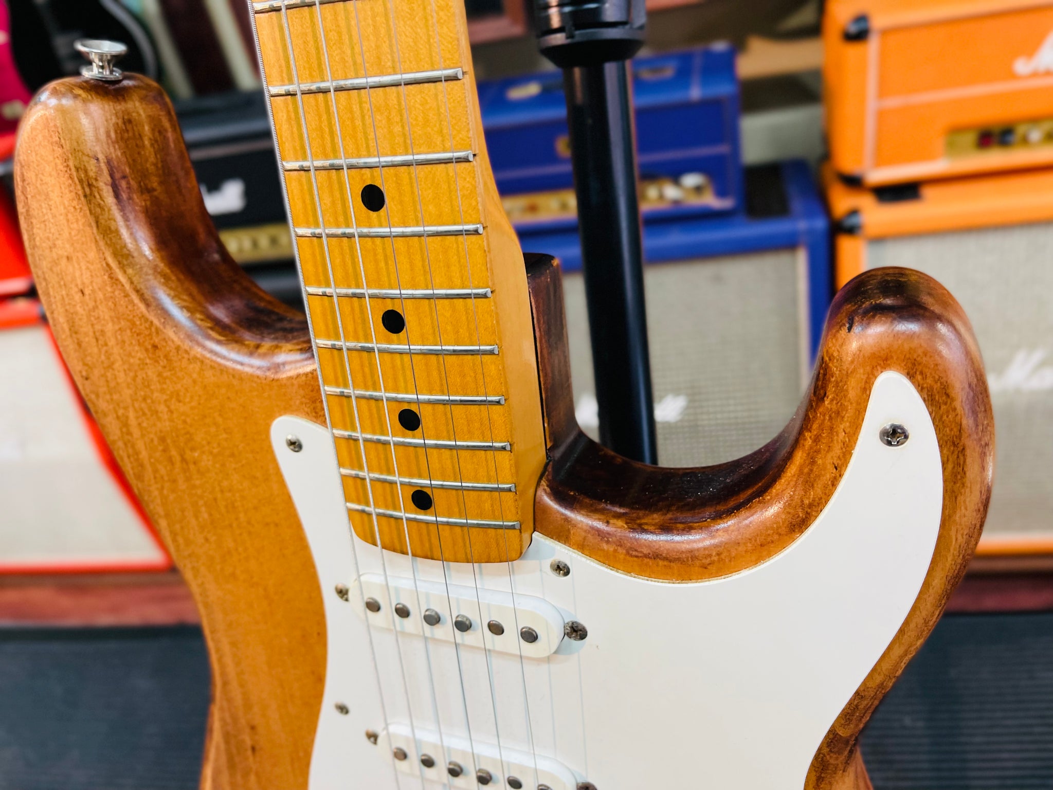 TOKAI SPRINGY SOUND – Classic Guitars and Amps