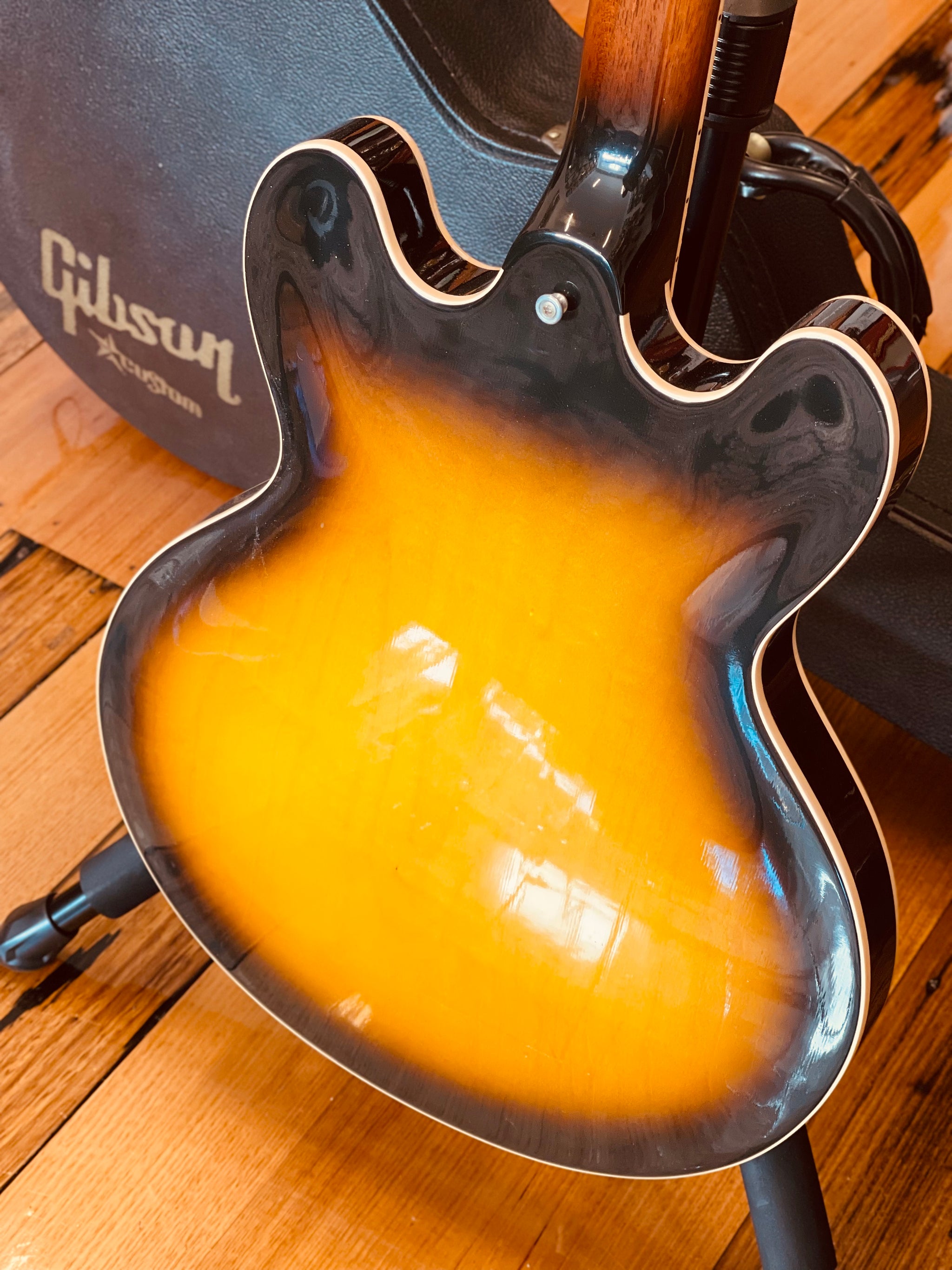 Gibson ES-335 – Classic Guitars and Amps Gibson ES-335 – Classic Guitars and Amps