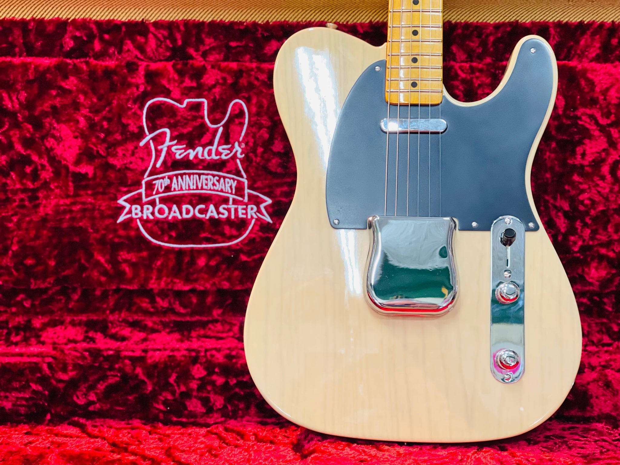 Fender 70th Anniversary 1950 Broadcaster – Classic Guitars and Amps