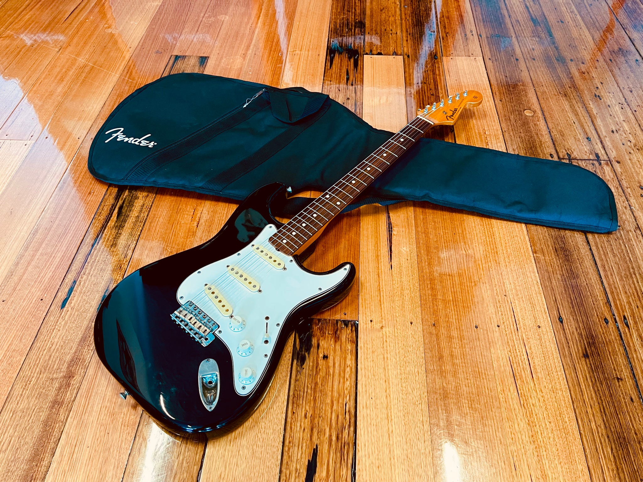 Fender JV Stratocaster 1983 – Classic Guitars and Amps
