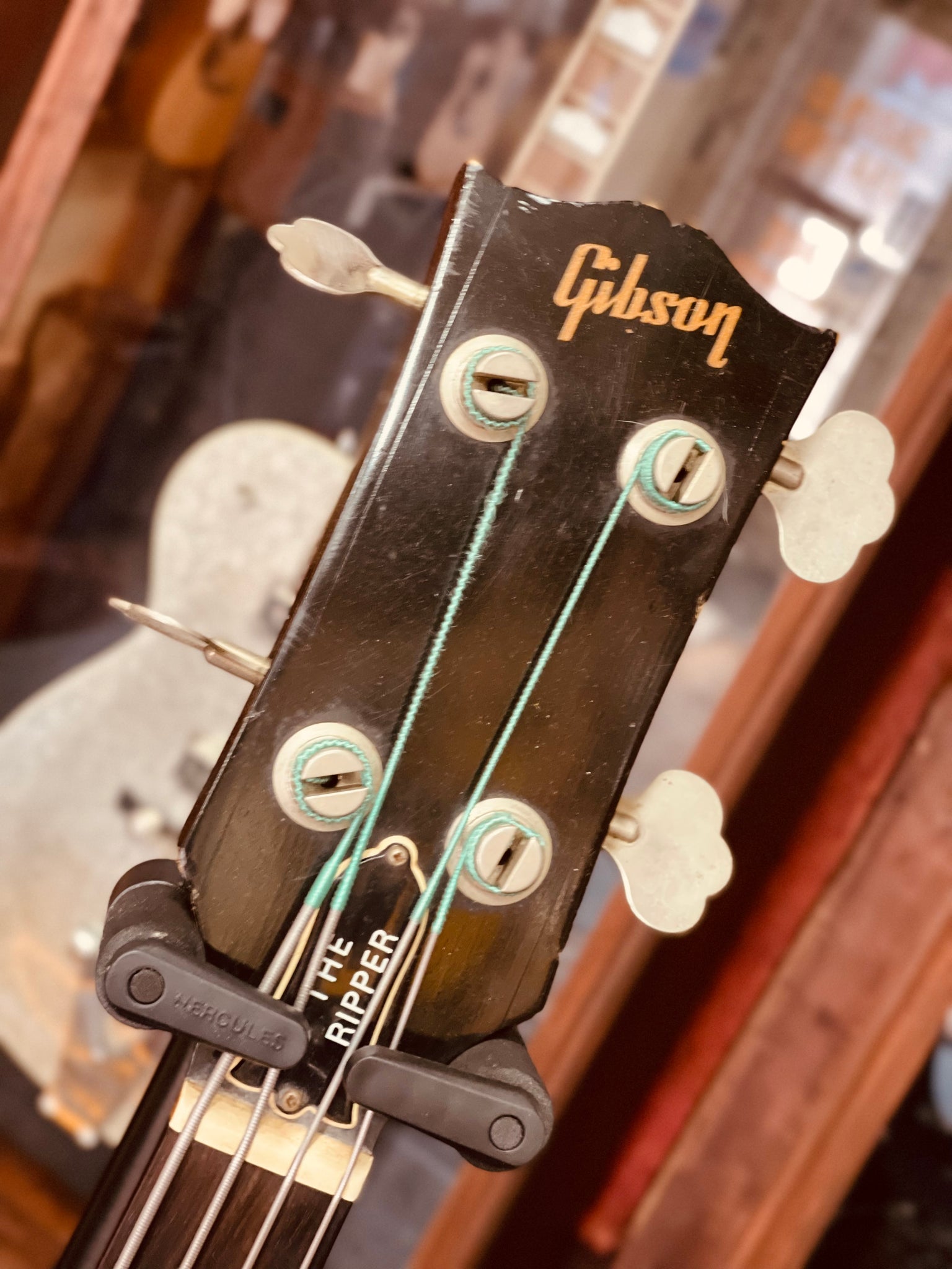 Red Gibson Ripper Gibson the Ripper 1977 – Classic Guitars and Amps