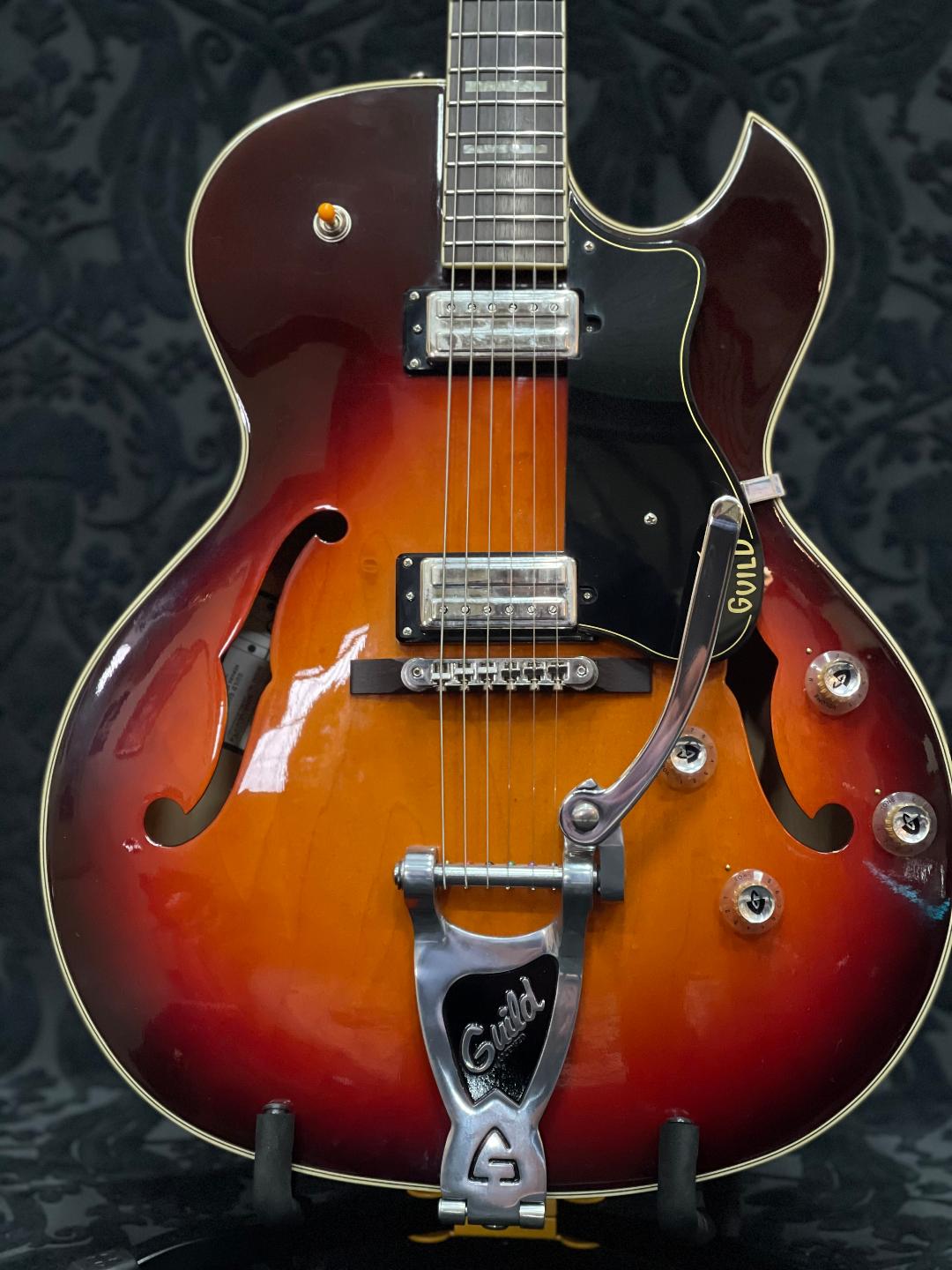 Guild CE-100D – Classic Guitars and Amps