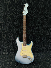 Load image into Gallery viewer, Fender Stratocaster 62 FSR Deluxe
